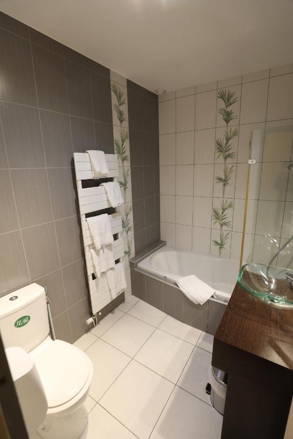 Logis Le Bourguignon Hotel Beze ภายนอก รูปภาพ