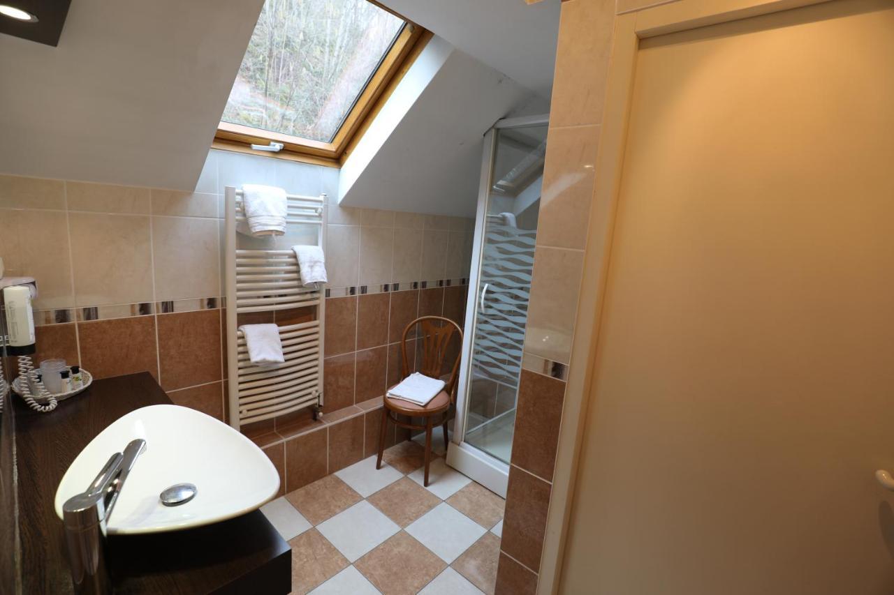 Logis Le Bourguignon Hotel Beze ภายนอก รูปภาพ