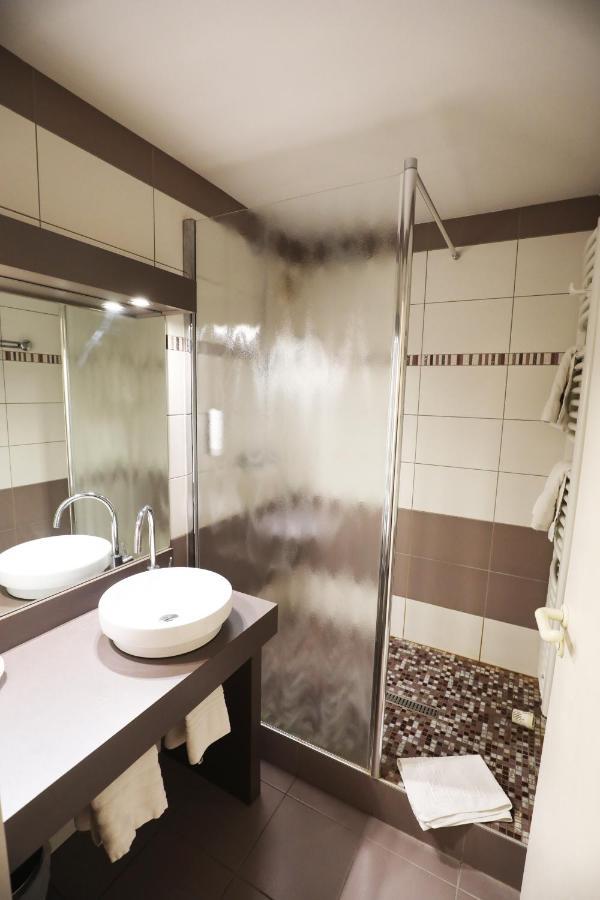 Logis Le Bourguignon Hotel Beze ภายนอก รูปภาพ