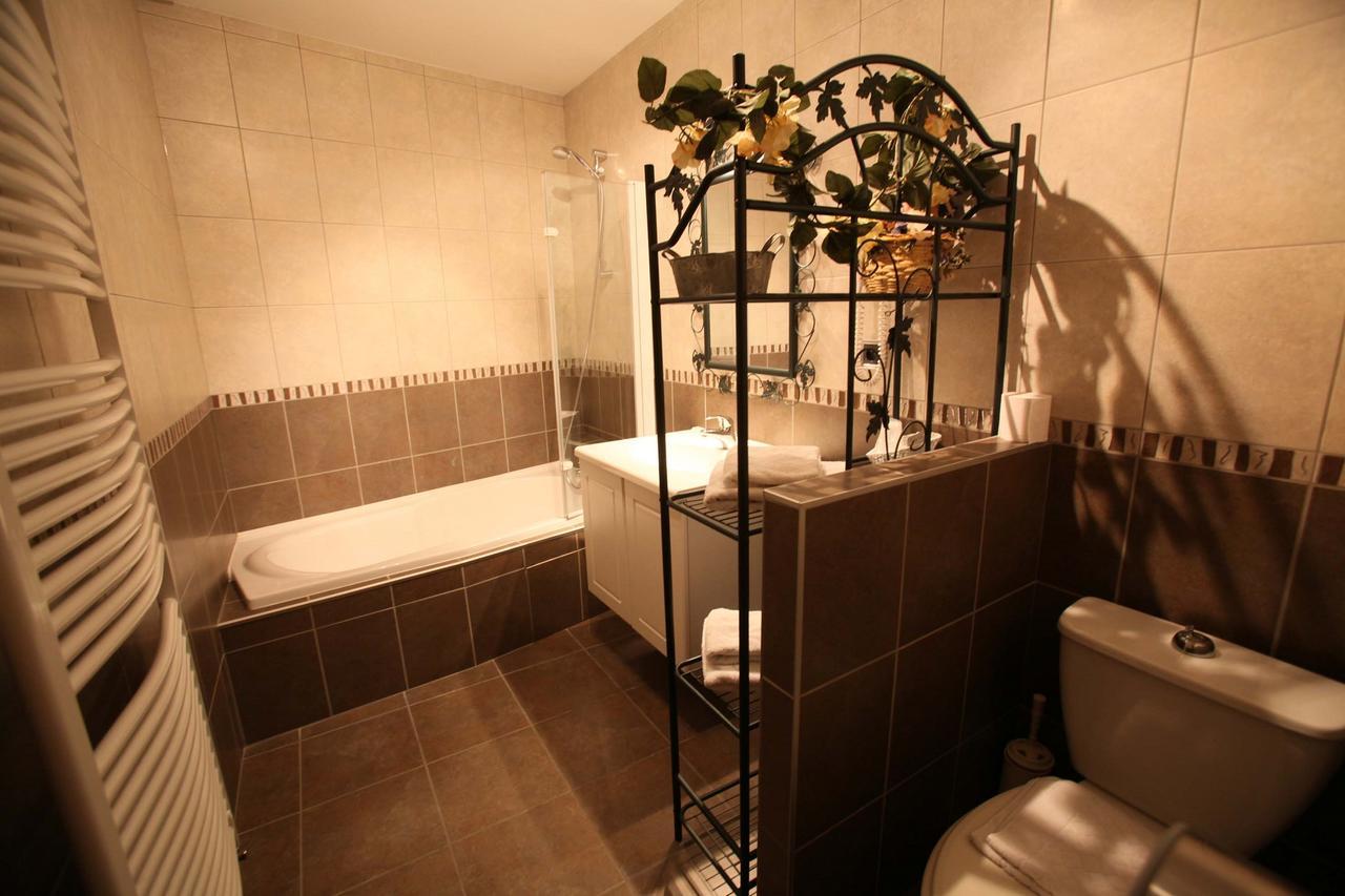 Logis Le Bourguignon Hotel Beze ภายนอก รูปภาพ